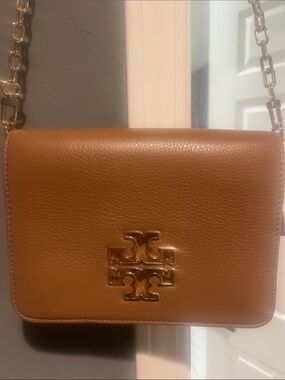 Tory Burch Caramel Brown Leather Zip Wallet with Gold Logo